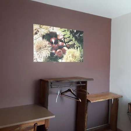 D'hotes Le Cascadou Bed and Breakfast