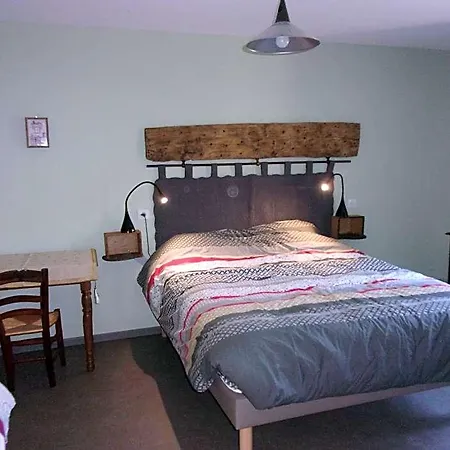 D'hotes Le Cascadou Bed and Breakfast