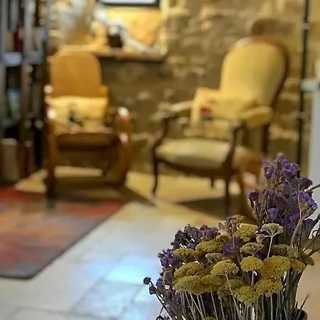 D'hotes Le Cascadou Bed and Breakfast 3*